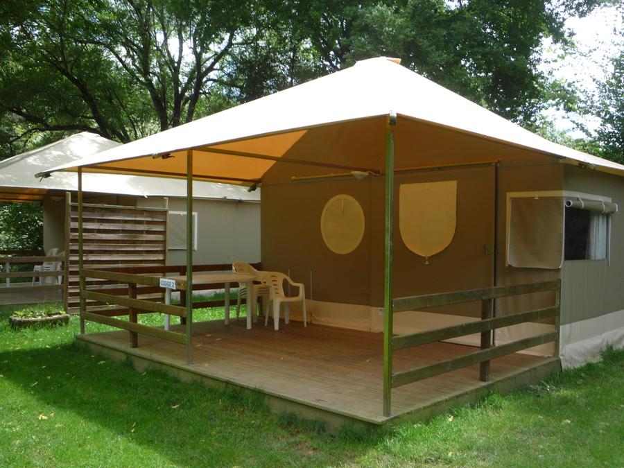 Bungalow toilé 5 personnes - Tente Canada Premium (eau, wc lavabo, pas de douche) 0