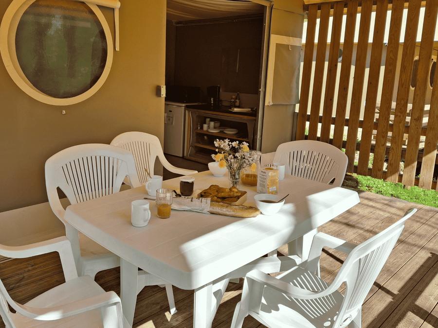 Bungalow toilé 5 personnes - Tente Canada Premium (eau, wc lavabo, pas de douche) 4