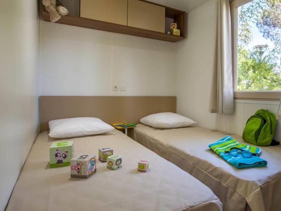 Mobilhome 8 personnes - LOCATION MOBILHOME 40M² (3 chambres - 2 SDB) PREMIUM TV CLIMATISATION LAVE VAISSELLE 6/8 pers 4