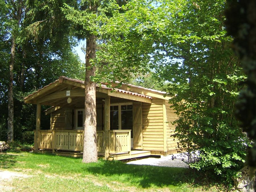 Chalet 4 personnes - Chalet Sapin - 2 chambres - personnes supplémentaires possible en supplément, contacter le camping 0