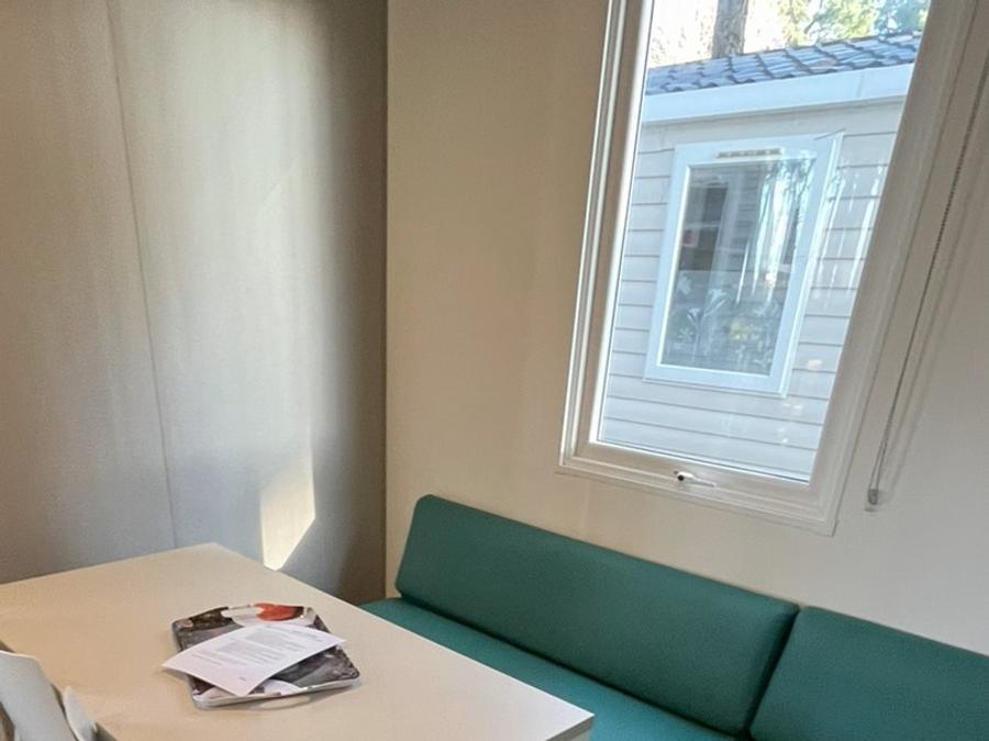 Mobilhome 4 personnes - Classique - 25m² - 2 chambres - terrasse semi-couverte coté 1