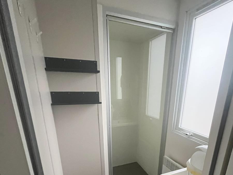Mobilhome 4 personnes - Classique - 25m² - 2 chambres - terrasse semi-couverte coté 4