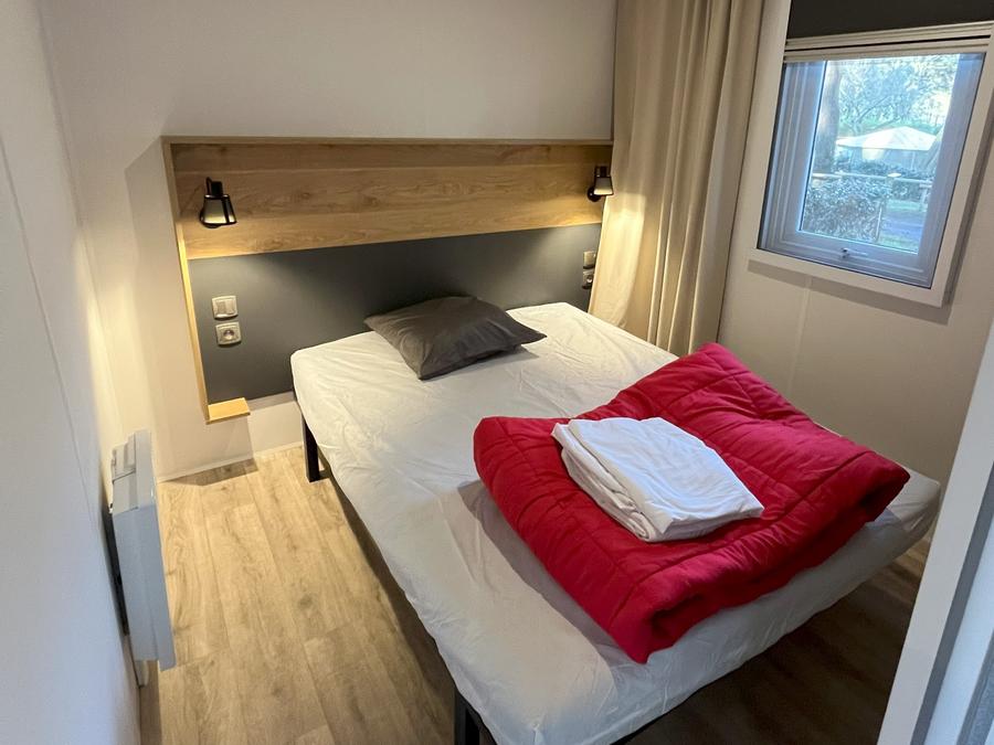 Mobilhome 4 personnes - Classique - 25m² - 2 chambres - terrasse semi-couverte coté 2