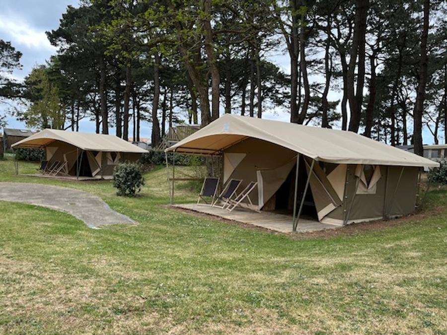 Tente 6 personnes - Tente toilée - 20m² - 3 chambres - avec électricité + terrasse couverte 0