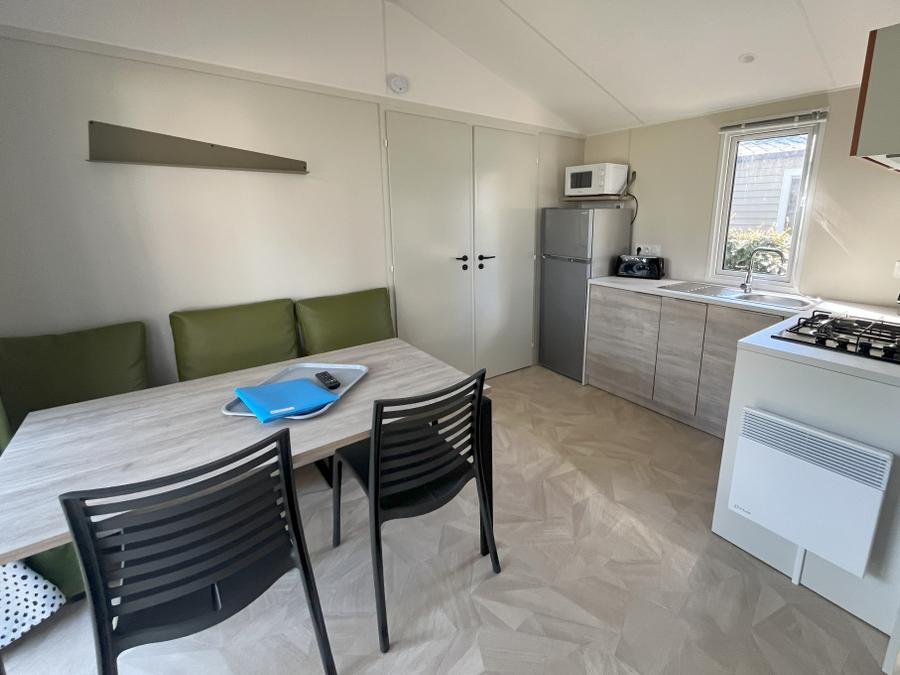 Mobilhome 4 personnes - Mobil home Confort - 25m² - 2 chambres - terrasse couverte côté 3