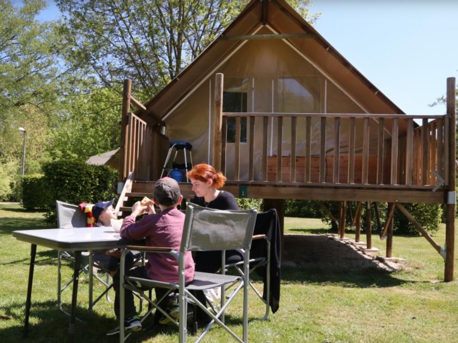 Tente en toile et en bois 4 personnes - (sans sanitaires) 3