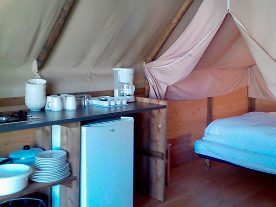 Tente en toile et en bois 4 personnes - (sans sanitaires) 7