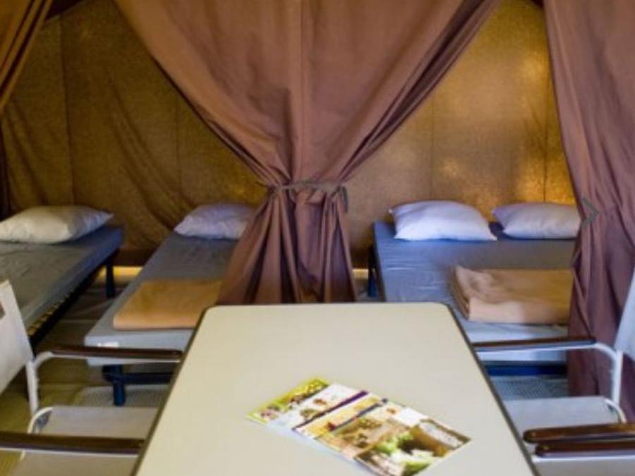 Tente en toile et en bois 4 personnes - (sans sanitaires) 5