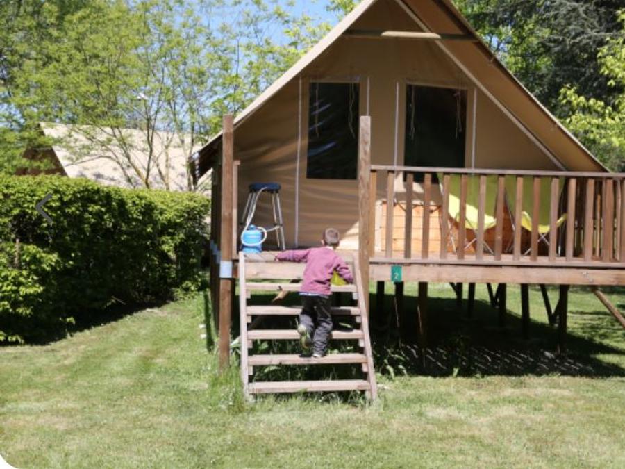 Tente en toile et en bois 4 personnes - (sans sanitaires) 1