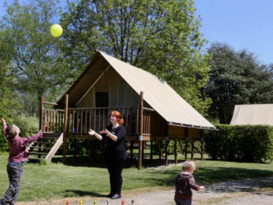 Tente en toile et en bois 4 personnes - (sans sanitaires) 8