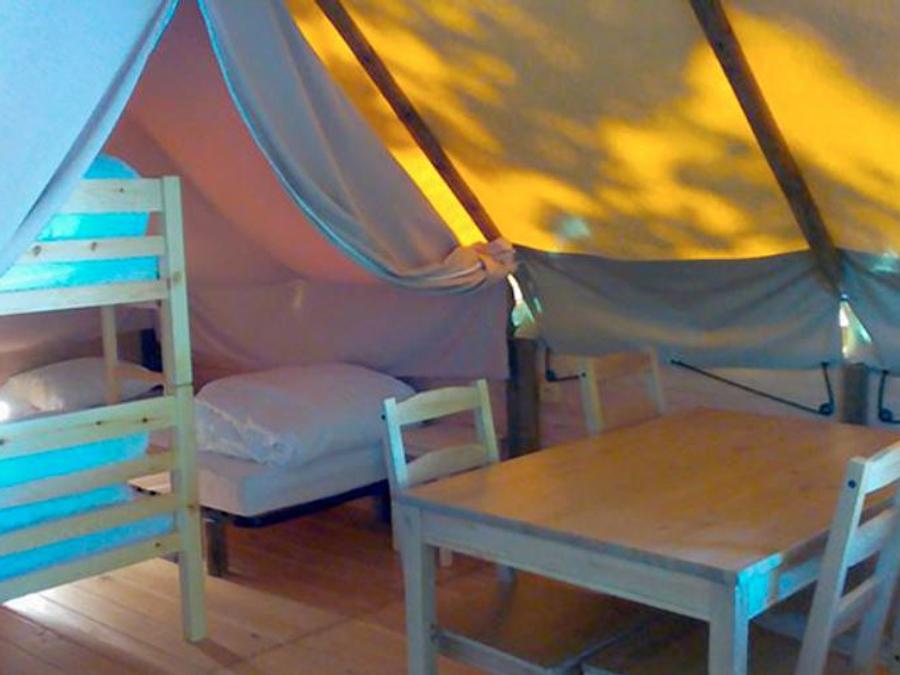 Tente en toile et en bois 4 personnes - (sans sanitaires) 4