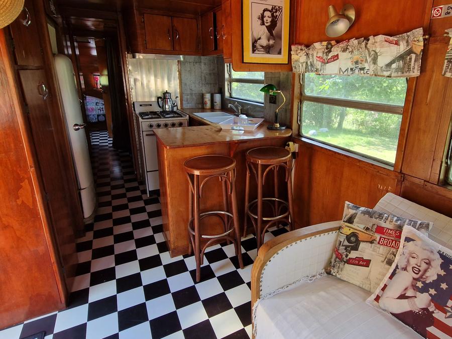 Insolite 2 personnes - AUTHENTIQUE CARAVANE AMERICAINE des années 50 3