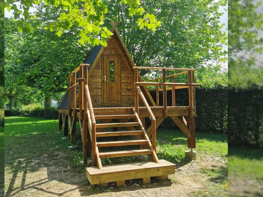 Unique 3 personnes - Cabane en bois avec terrasse (2 adultes + 1 enfant) 0