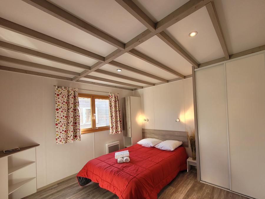 Chalet 4 personnes - CONFORT 50m² PMR (2 chambres) dont terrasse couverte + TV 4