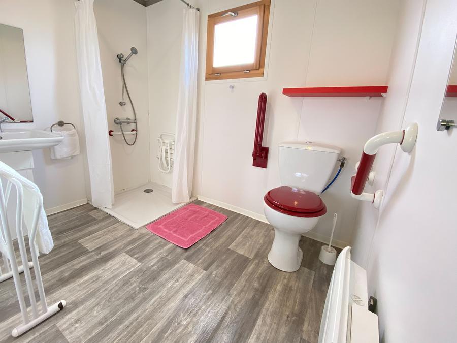 Chalet 4 personnes - CONFORT 50m² PMR (2 chambres) dont terrasse couverte + TV 6