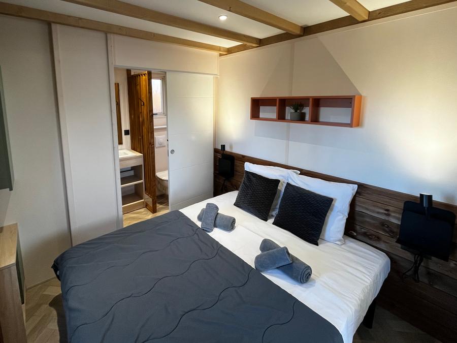 Chalet 7 personnes - Prestige 60 m² (3 chambres) dont terrasse couverte + Clim + TV + LV + Plancha 3