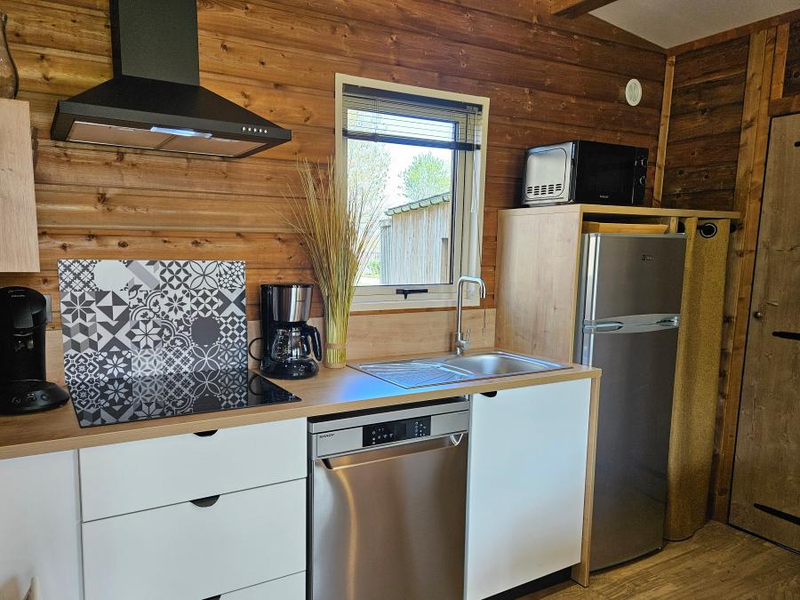 Mobilhome 6 personnes - Premium 56 m² (3 chambres) dont terrasse semi-couverte fermée + Clim + TV + LV + Plancha 2