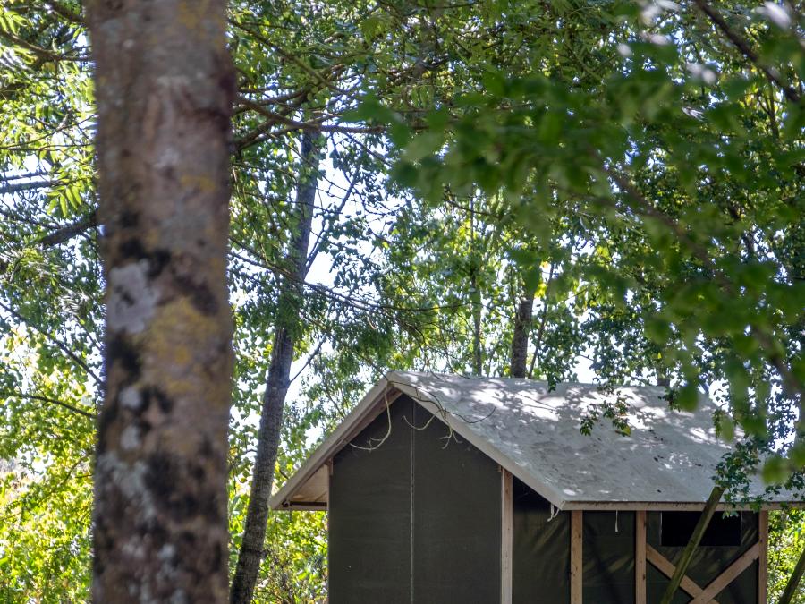 Tente en toile et en bois 2 personnes - Lodg'Yssée 1 chambre 7 m² 2 pers 0