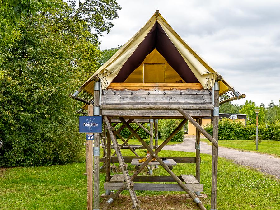 Tente en toile et en bois 2 personnes - Bivouac sur pilotis 1 chambre 0