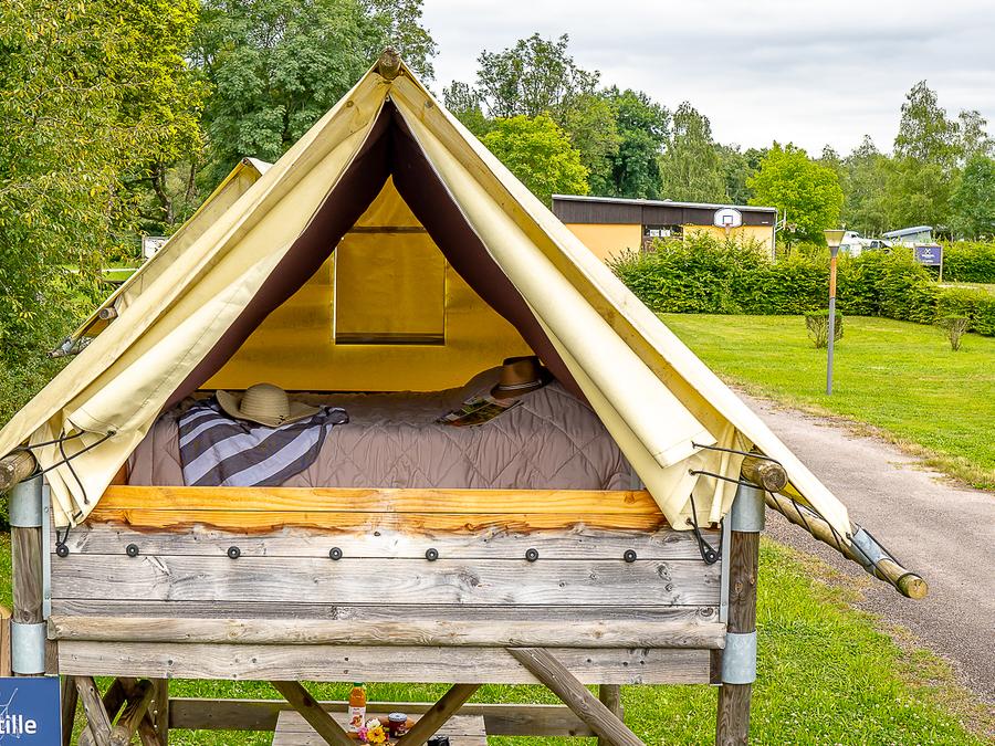 Tente en toile et en bois 2 personnes - Bivouac sur pilotis 1 chambre 2