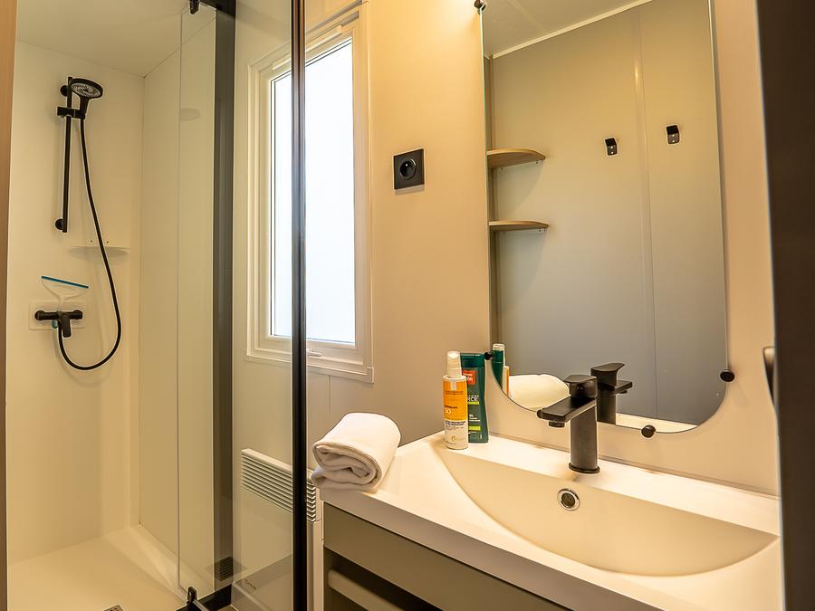 Mobilhome 4 personnes - Confort 2 Chambres au Bord de l'Eau 9