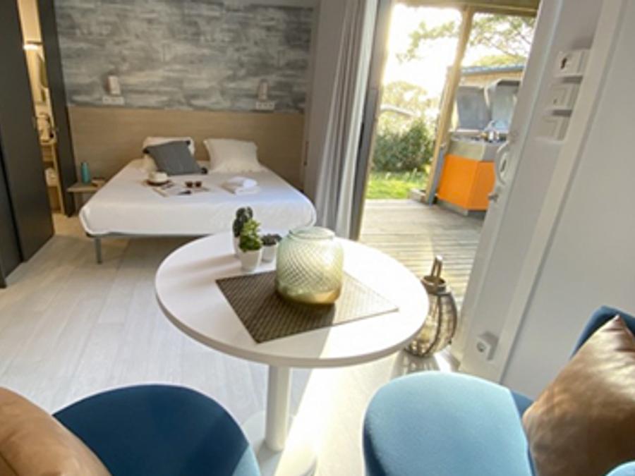 Mobilhome 2 personnes - Sunêlia Luxe Taos 1 chambre 27m² - TV - Terrasse couverte - Linge fourni 3