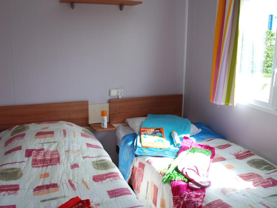 Mobilhome 6 personnes - Carnac STANDARD + 32m² (3 chambres - 6 personnes) Terrasse couverte + TV 2