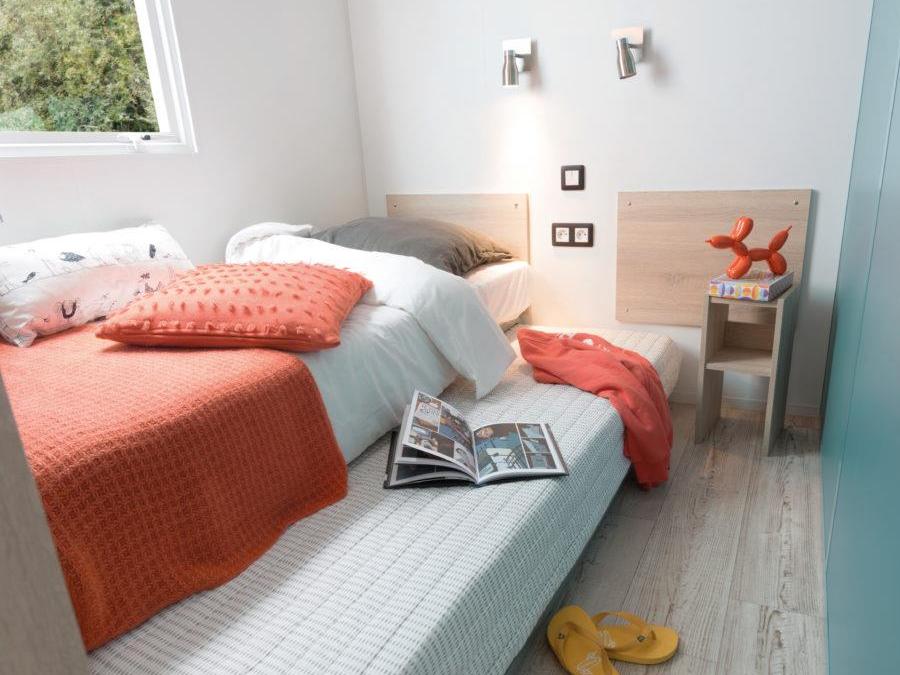 Mobilhome 6 personnes - CONFORT 30-2 - maxi 4 adultes - TV, 2 chambres (lit 160*200), environ 30m², 2 chiliennes 4