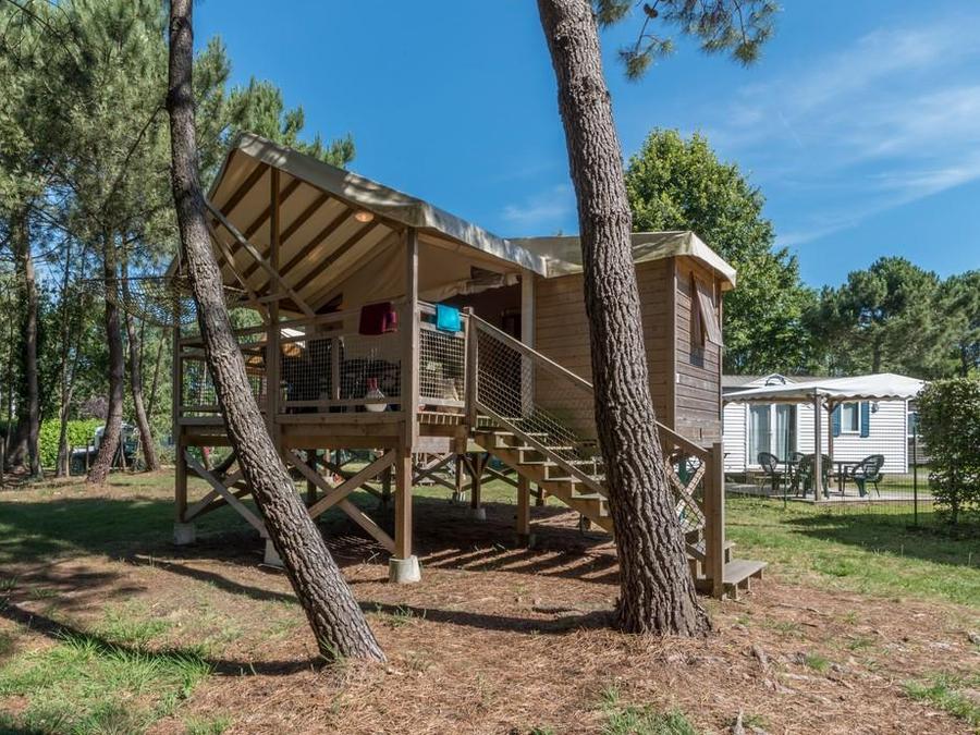 Insolite 5 personnes - INSOLITE 25-2 (Cabane sur pilotis Ecologe) >10ans ; maxi 4 adultes (Lits superposés) TV 0