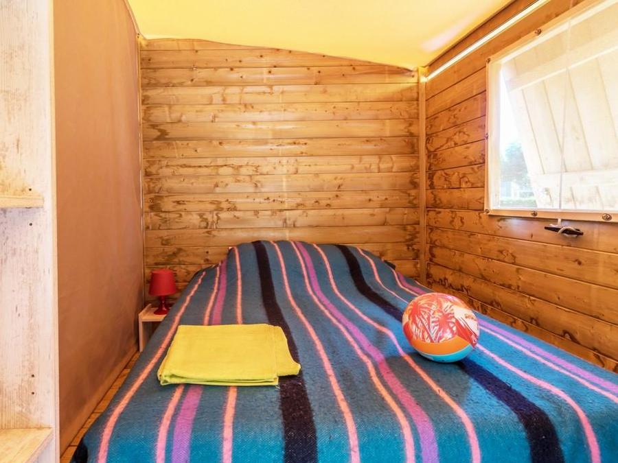 Insolite 5 personnes - INSOLITE 25-2 (Cabane sur pilotis Ecologe) >10ans ; maxi 4 adultes (Lits superposés) TV 7
