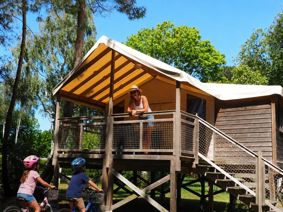 Insolite 5 personnes - INSOLITE 25-2 (Cabane sur pilotis Ecologe) >10ans ; maxi 4 adultes (Lits superposés) TV 10
