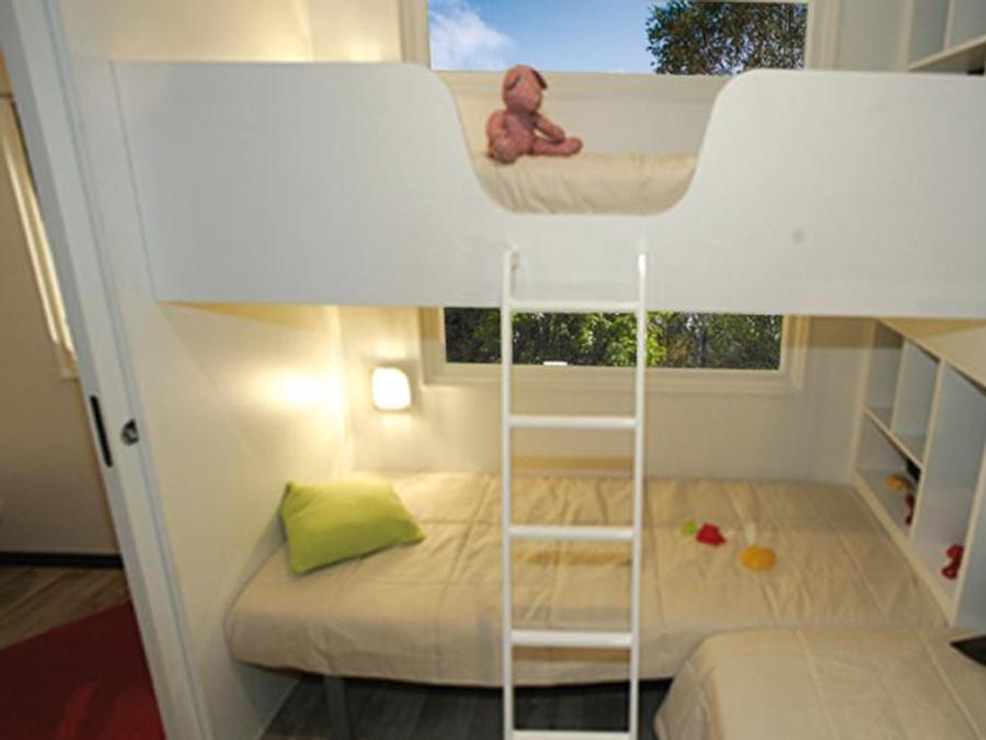 Mobilhome 5 personnes - CONFORT 35-2-2 (Mobil-home Taos) - TV, 2 ch + 2 sdb (lits superposés), env 35m² - MAX 4 ADULTES / 6