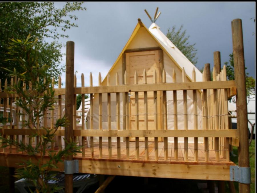 Tente en toile et en bois 4 personnes - Tipi confort 1