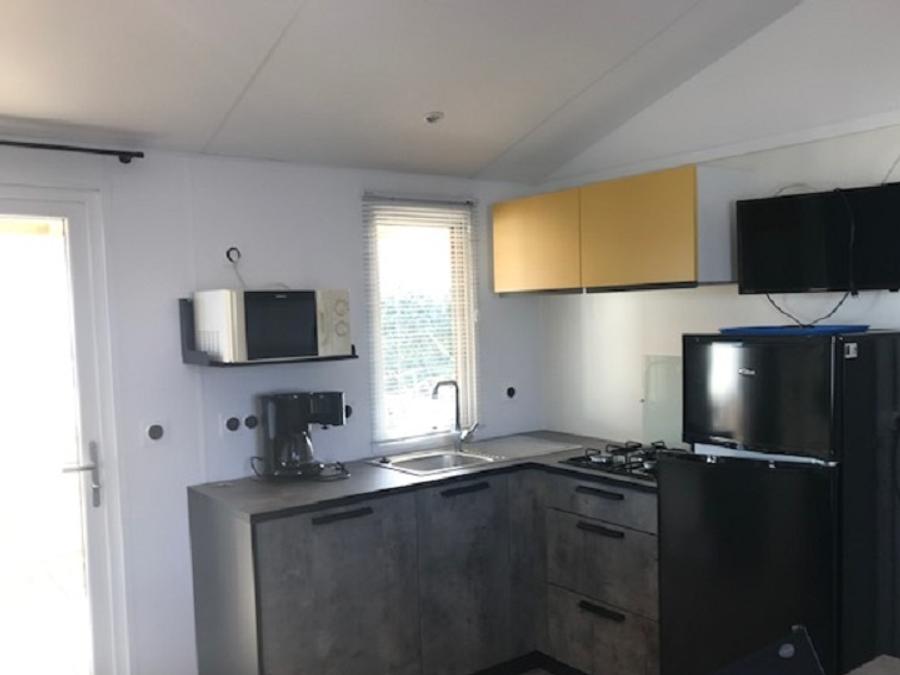 Mobilhome 4 personnes - Mobil-home Confort VENUS 22m² - 2 chambres + terrasse semi couverte 9m² 1