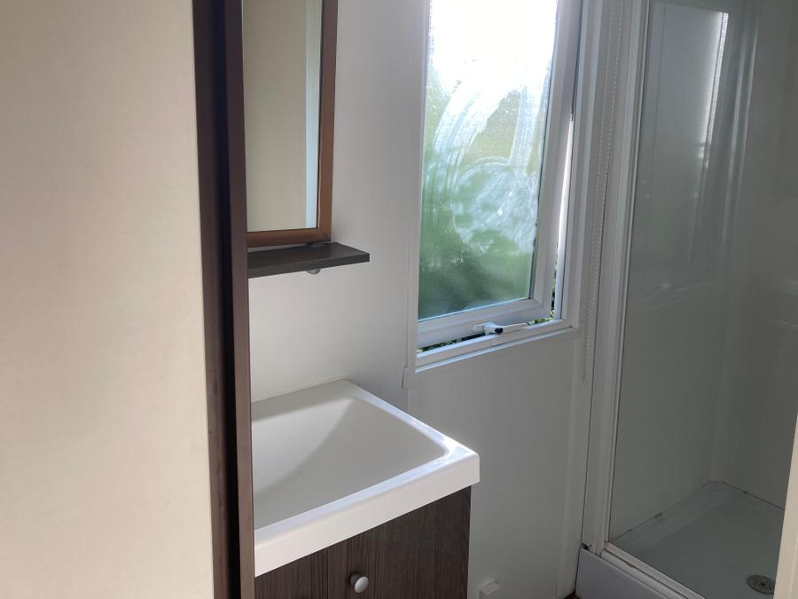 Mobilhome 2 personnes - 07-Mobil-Home Confort 24 m2 (2ch - 2/4 pers.) + petite terrasse couverte + TV + Clim - prix pour 2 personnes 3