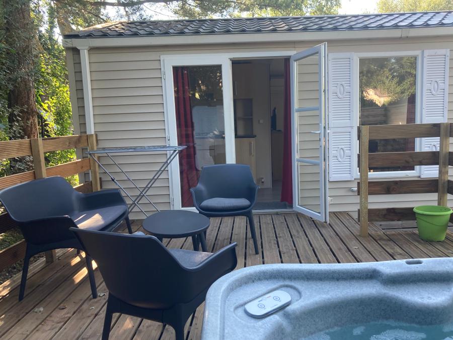 Bungalow 2 personnes - 12-Bungalow du Parc 32m2 (2ch - 2/6pers.) + Jaccuzzi + Lits faits + serviette + boissons + TV + Clim - prix pour 2 personnes 1