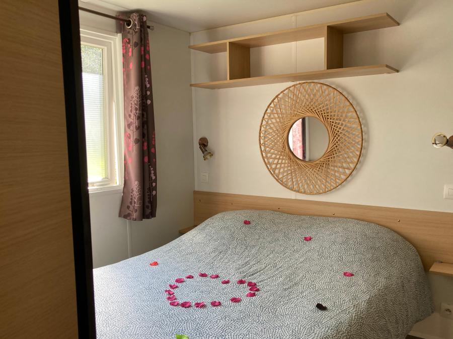 Bungalow 2 personnes - 12-Bungalow du Parc 32m2 (2ch - 2/6pers.) + Jaccuzzi + Lits faits + serviette + boissons + TV + Clim - prix pour 2 personnes 3