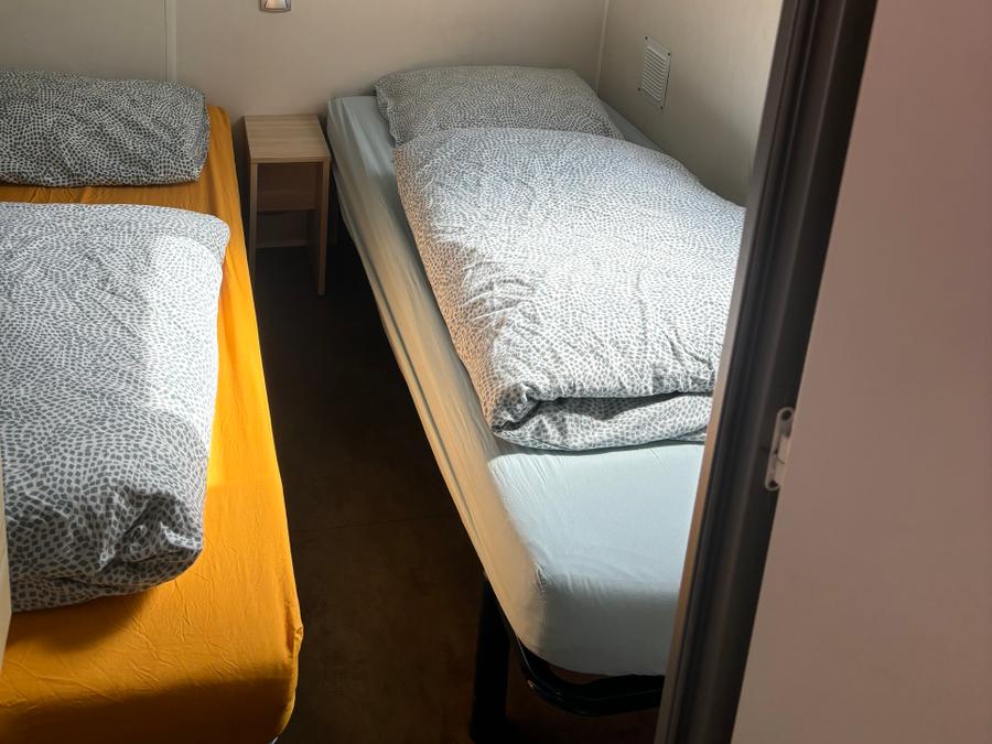 Mobilhome 2 personnes - 13-La Folle entreprise 32m2 (2ch - 2/6pers.) + Jaccuzzi + Lits faits + serviette + kit boissons + TV - prix pour 2 personnes 3