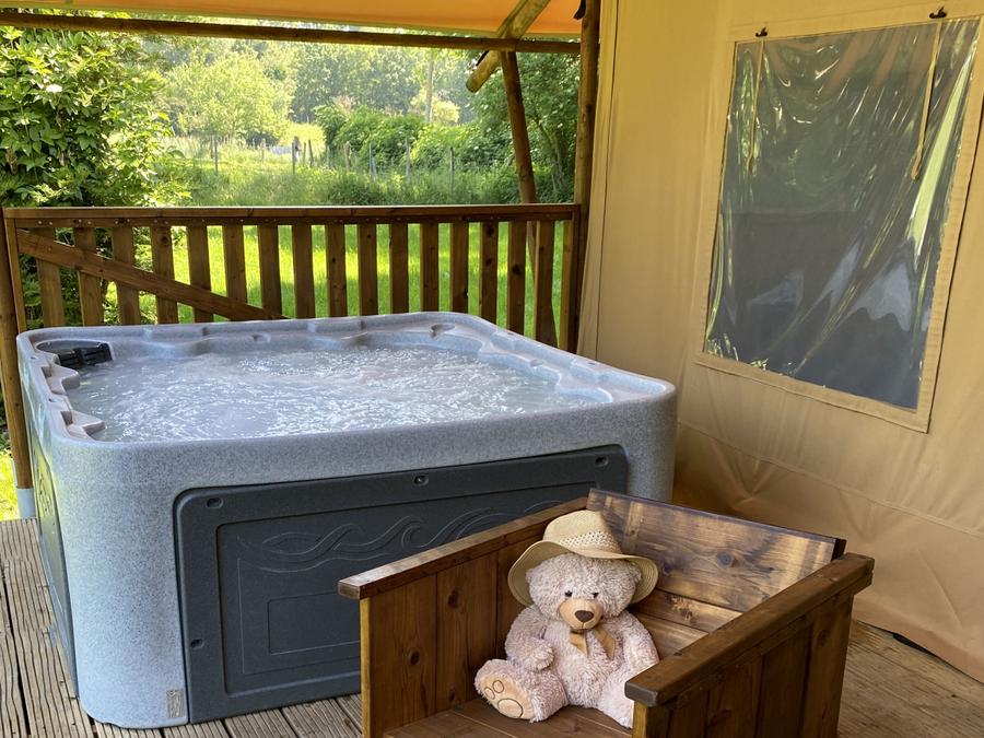 Tente en toile et en bois 2 personnes - 17-Tente safari Woody Deluxe 30m2 (2ch - 2/5 pers.) + Jaccuzzi + Lits faits + serviette + kit boisson - prix pour 2 personnes 2