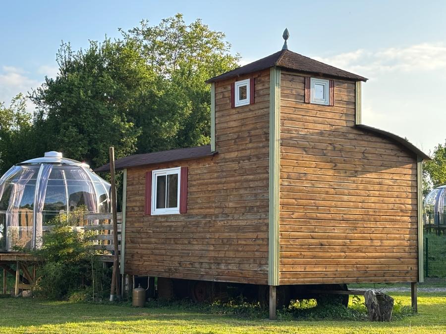 Insolite 2 personnes - 18-Château Mobile 28m2 (2ch - 2/6pers.) + TV+Clim + Jaccuzzi + lit faits + serviettes + kit boissons - prix pour 2 personnes 0