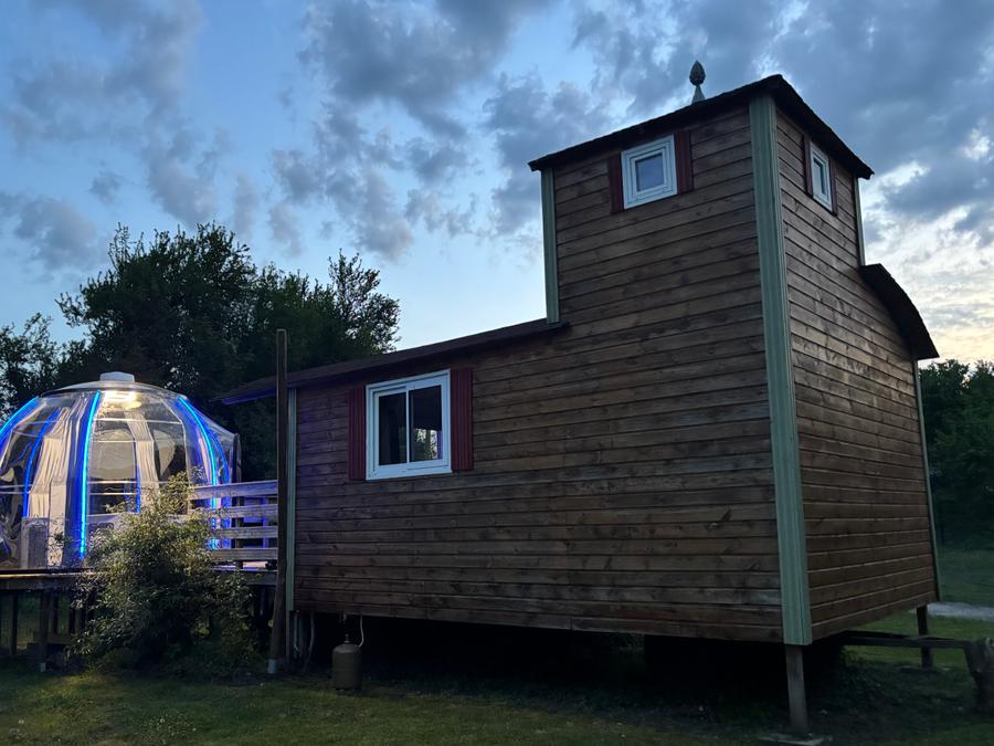 Insolite 2 personnes - 18-Château Mobile 28m2 (2ch - 2/6pers.) + TV+Clim + Jaccuzzi + lit faits + serviettes + kit boissons - prix pour 2 personnes 7