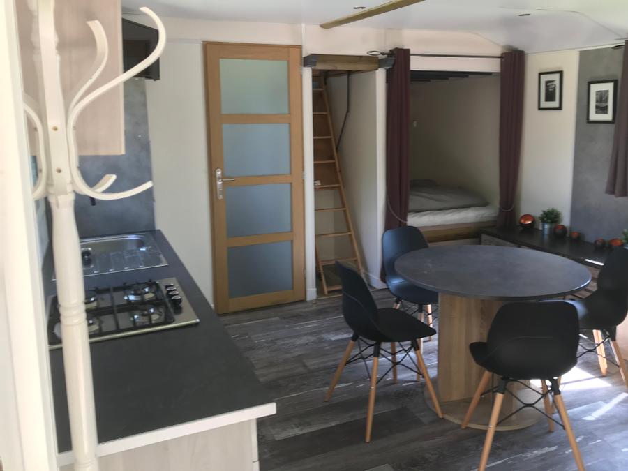 Insolite 2 personnes - 18-Château Mobile 28m2 (2ch - 2/6pers.) + TV+Clim + Jaccuzzi + lit faits + serviettes + kit boissons - prix pour 2 personnes 6