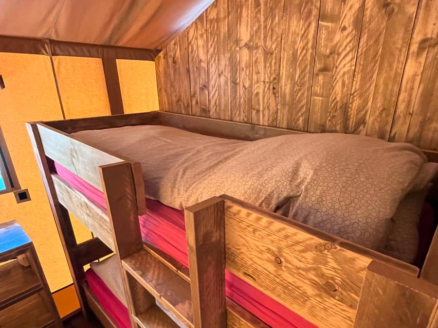 Tente en toile et en bois 2 personnes - 19-Tente safari XXL Deluxe pilotis 50m2 (3ch - 2/7 pers.) +Spa Air+Lits faits+serviettes+boissons - prix pour 2 personnes 7