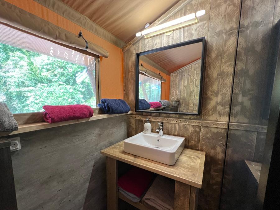 Tente en toile et en bois 2 personnes - 19-Tente safari XXL Deluxe pilotis 50m2 (3ch - 2/7 pers.) +Spa Air+Lits faits+serviettes+boissons - prix pour 2 personnes 5