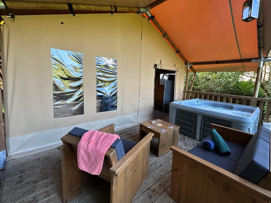 Tente en toile et en bois 2 personnes - 19-Tente safari XXL Deluxe pilotis 50m2 (3ch - 2/7 pers.) +Spa Air+Lits faits+serviettes+boissons - prix pour 2 personnes 2