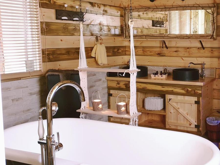 Tente en toile et en bois 2 personnes - Cabane du Castor (Sauna,douche,baignoire,poêle à bois) 1