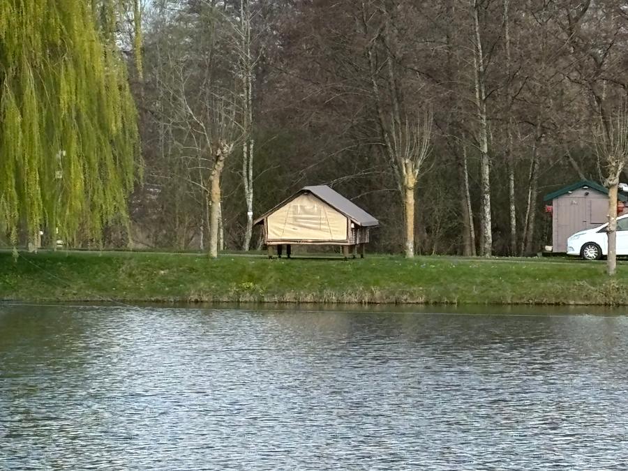Tente en toile et en bois 2 personnes - CAMPANNA BORD D'ETANG 1