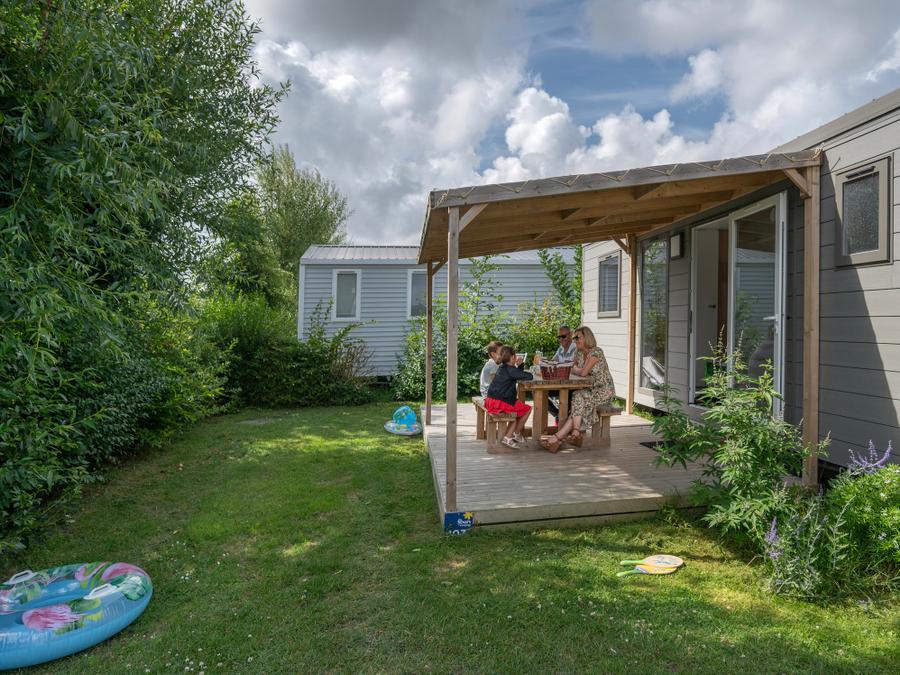Mobilhome 4 personnes - 30m² Confort (2 chambres) avec Terrasse semi couverte 15m² 0