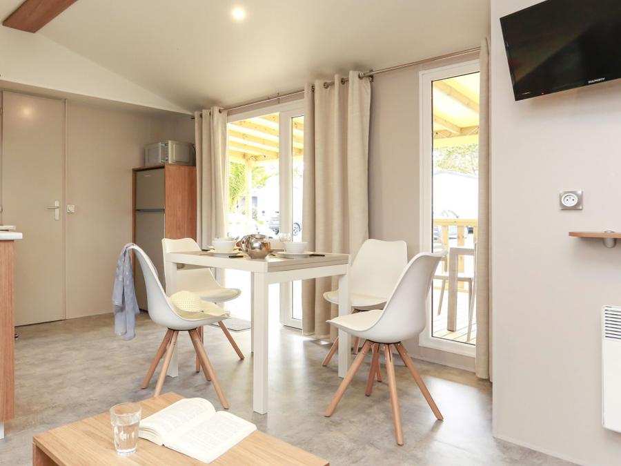 Mobilhome 4 personnes - Premium 40m² (2 chambres) - 2 salles de bain + Terrasse + TV 1