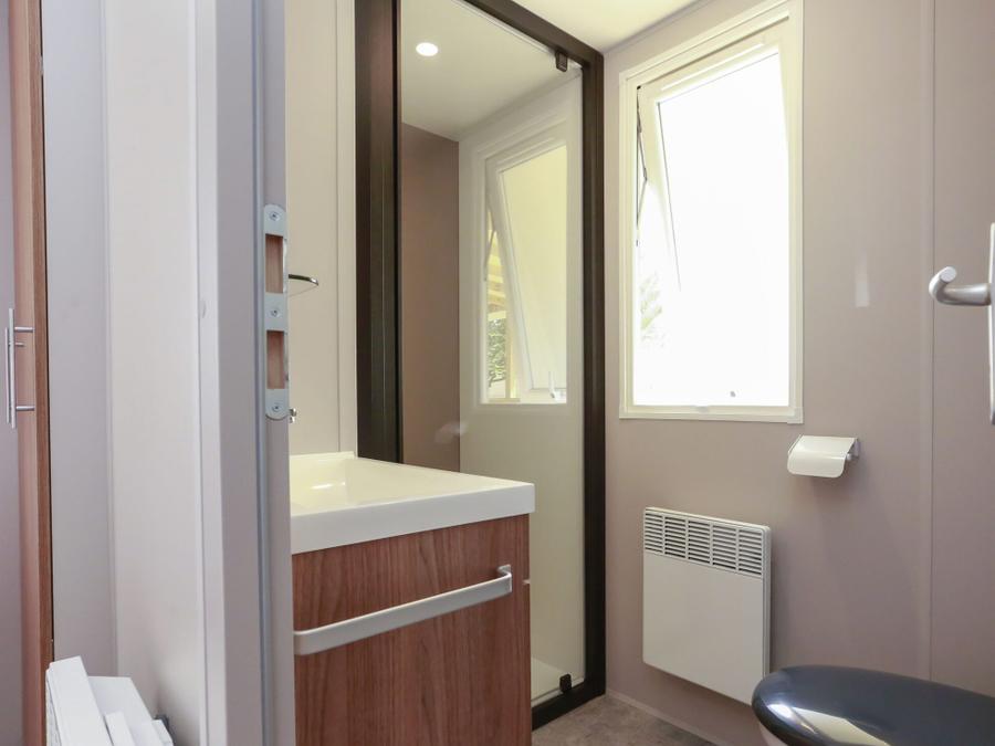 Mobilhome 6 personnes - Premium 40m² (3 chambres) + Terrasse + TV + lave-vaisselle 6